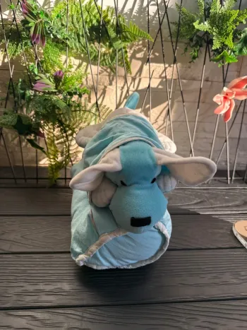 Oreiller peluche chien turquoise