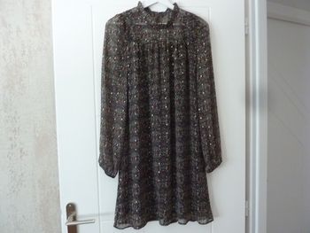 Robe manches longues,  doublée et boutonnée dos