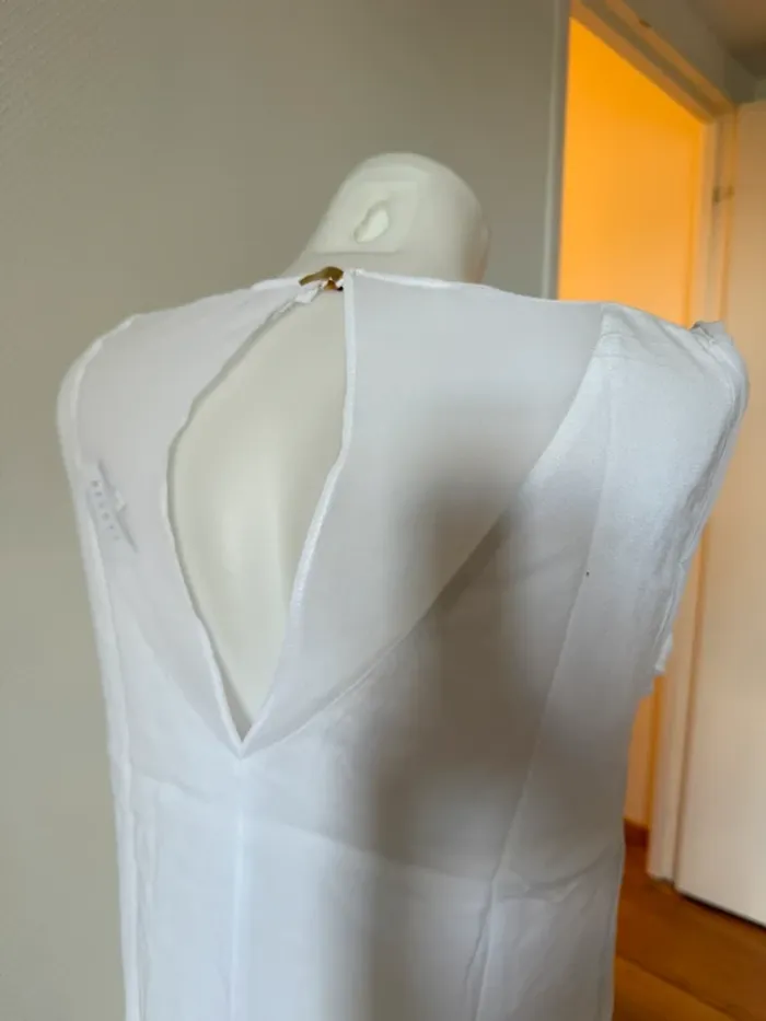 T- shirt Sandro en très bon état dos nue taille S blanc - photo numéro 4