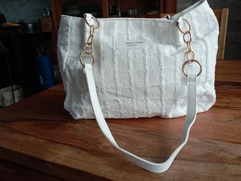 Sac à main en toile blanche