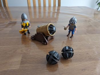 Lot de 2 chevaliers avec gros canon Playmobil
