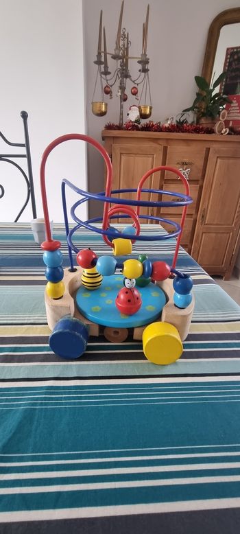 Jeu en bois pour bébé