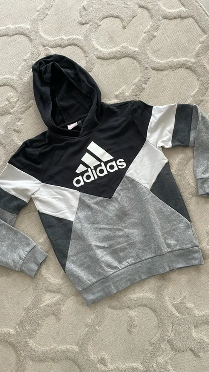 Sweat à capuche Adidas garçon – 13/14 ans – Style sportswear graphique !