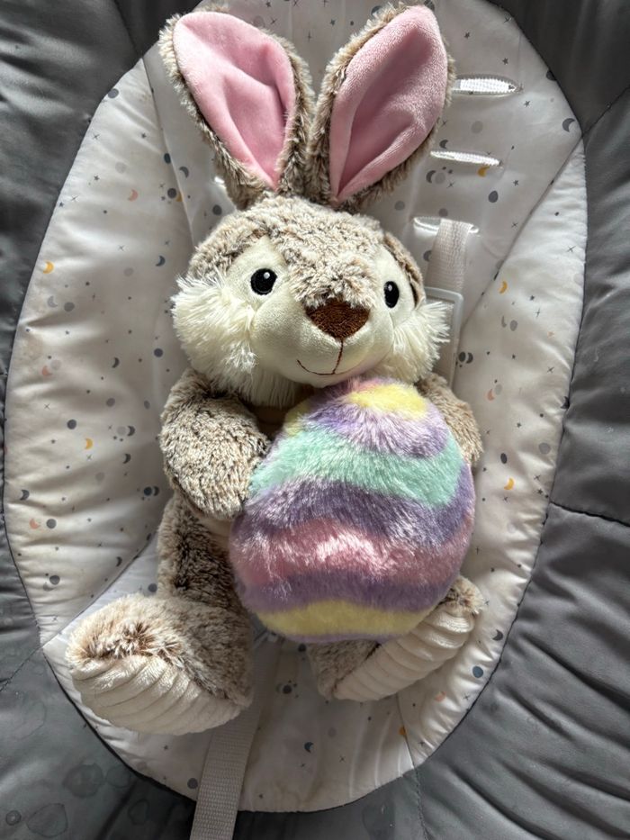 Peluche lapin de Pâques