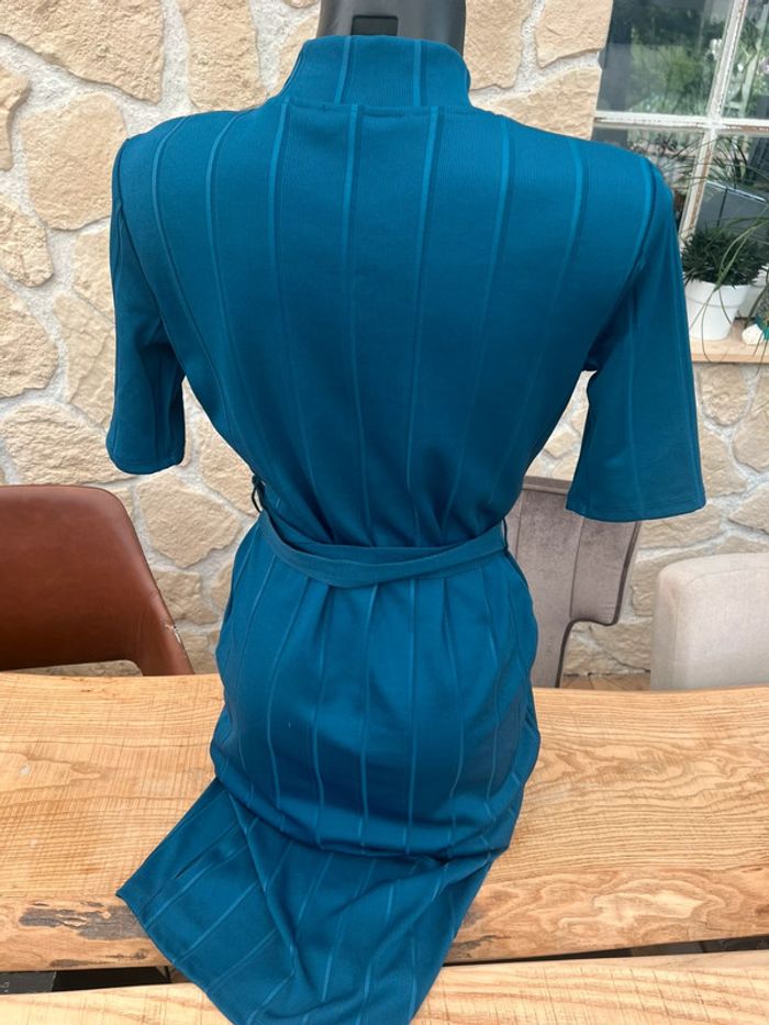 Robe d’été mi longue femme bleu légère canard mango taille M 38 moulante - photo numéro 2