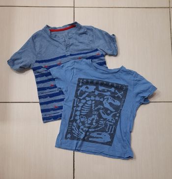 T shirts 6 ans 
Bon état