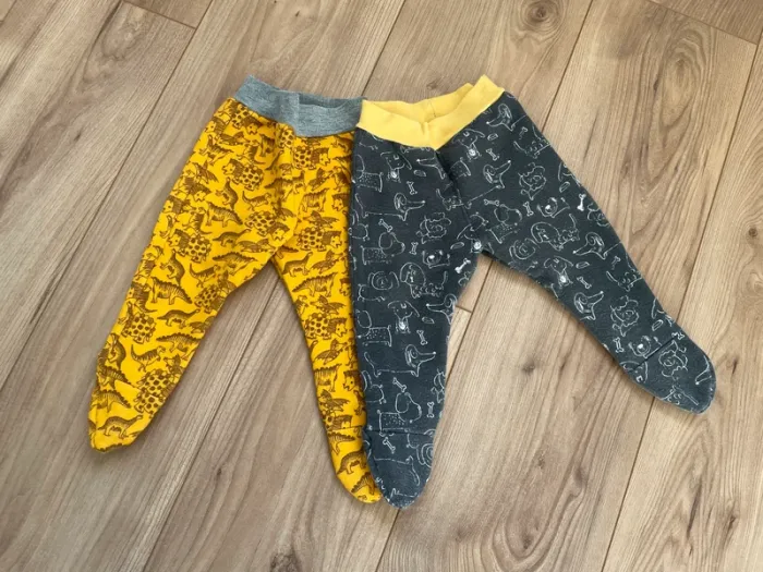 2 pantalons avec pieds 6 mois