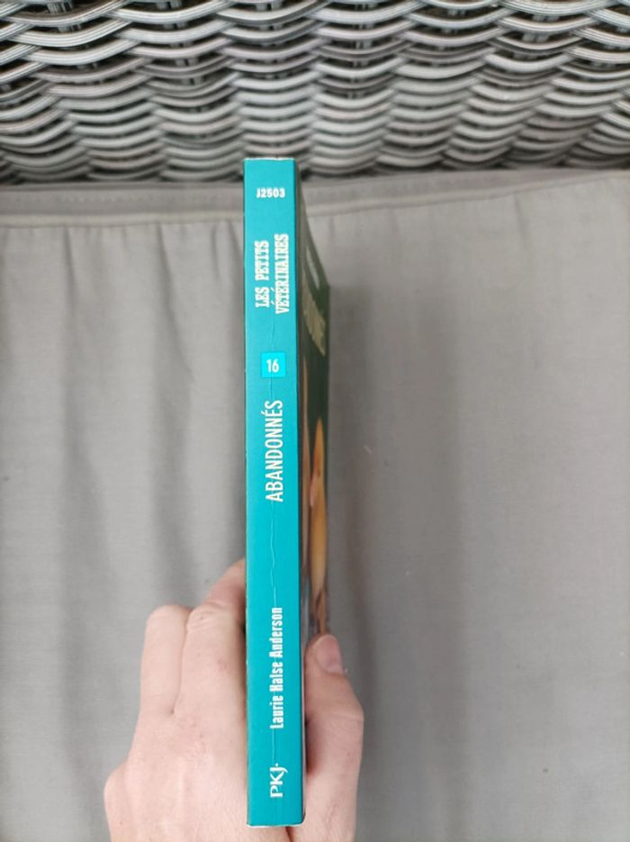 Livre " les petits vétérinaires" tome 16 neuf - photo numéro 2