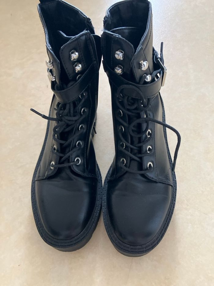 Vends bottines noir en cuir