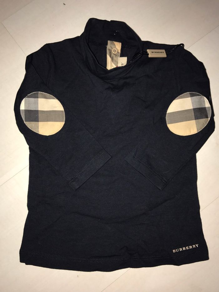 Haut Burberry neuf 6 mois
