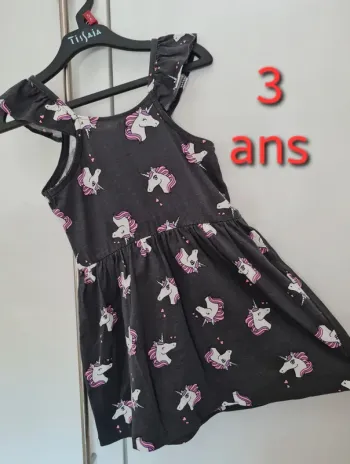 ● 3 ans ● Robe licorne