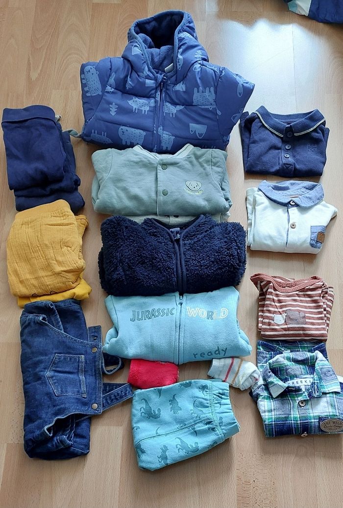 Lot de vêtements bébé en très bon état