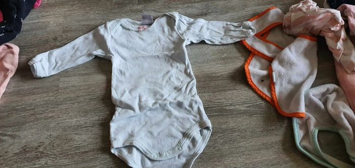 Lot body 6mois - photo numéro 2