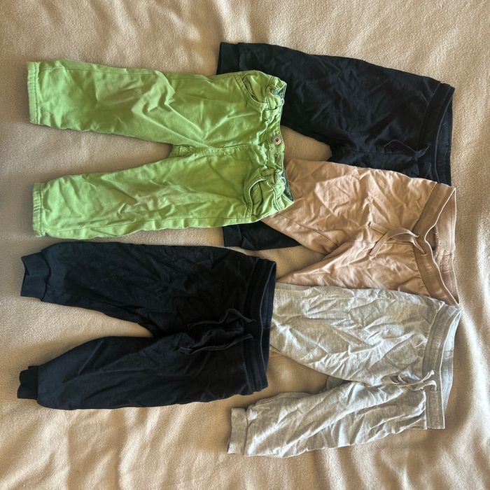 Lot de 5 pantalons taille 12 mois 4 jogging H&M et un jeans vert