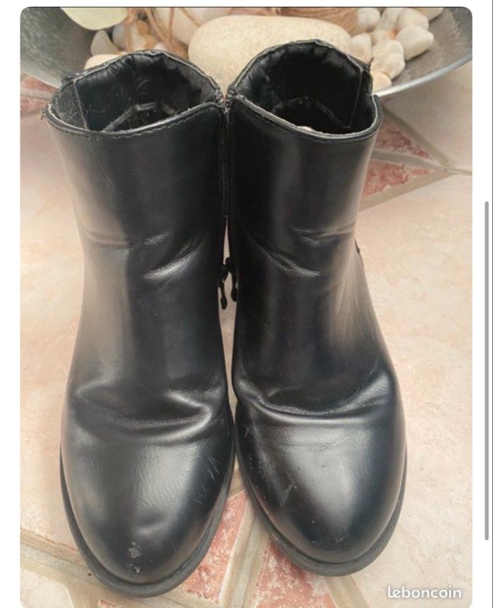 Bottines noires fille en très bon état - photo numéro 2