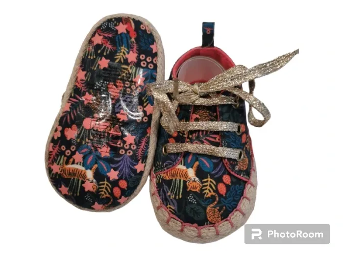 Chaussure tape à l'œil 3-6 mois neuve - photo numéro 2