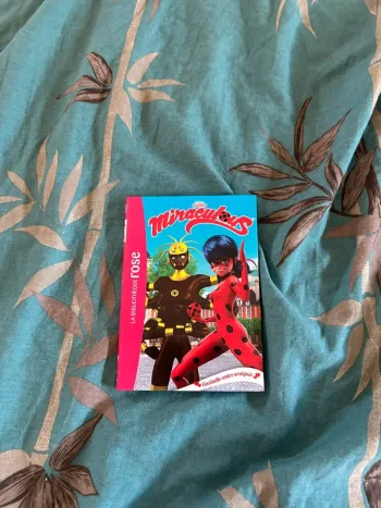 Livre miraculous bibliothèque rose tome 17