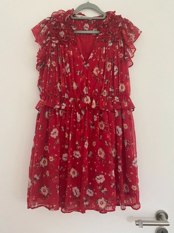 Robe rouge fleurie Zara