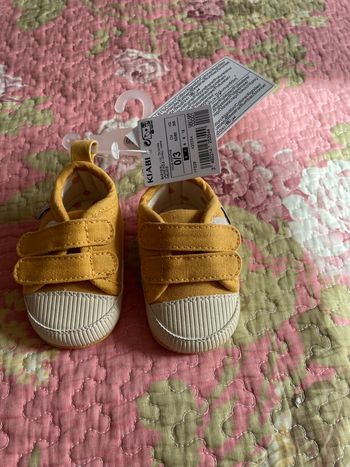 Chaussures bébé jaune