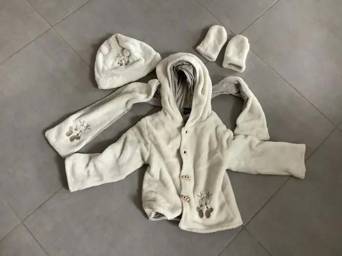 Manteau + bonnet + écharpe + moufle