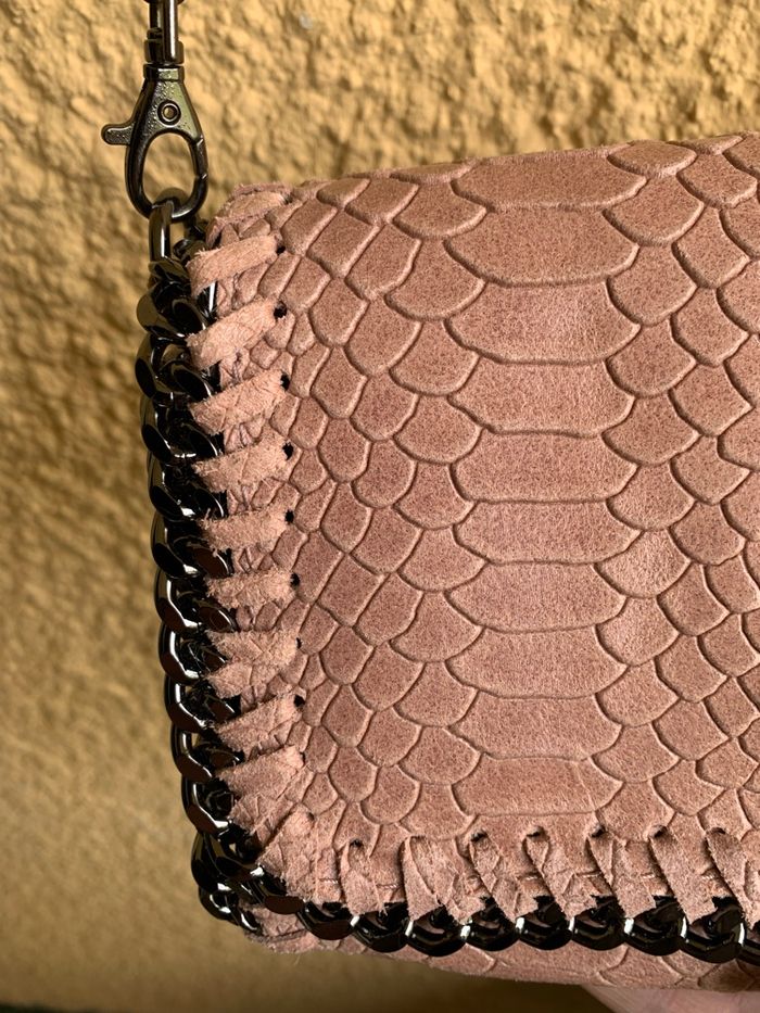 Petit sac en cuir italien avec finition effet python - photo numéro 9