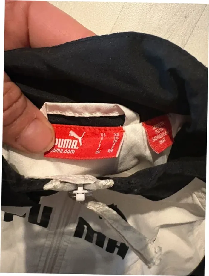 Veste de jogging puma blanche et noire 6 ans très bon état - photo numéro 2