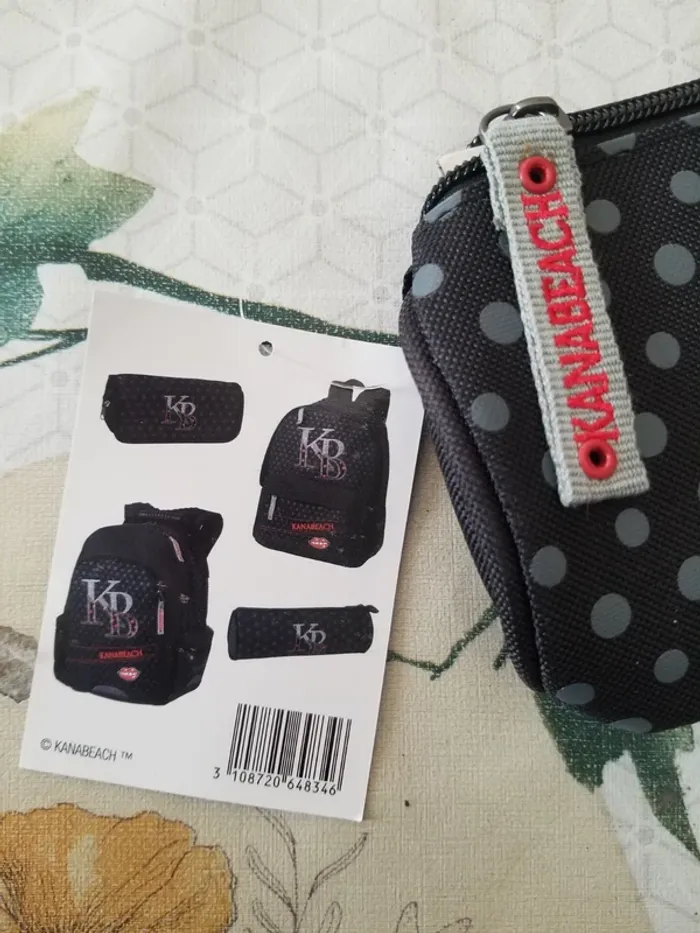 Trousse d école Kanabeach neuve. - photo numéro 3