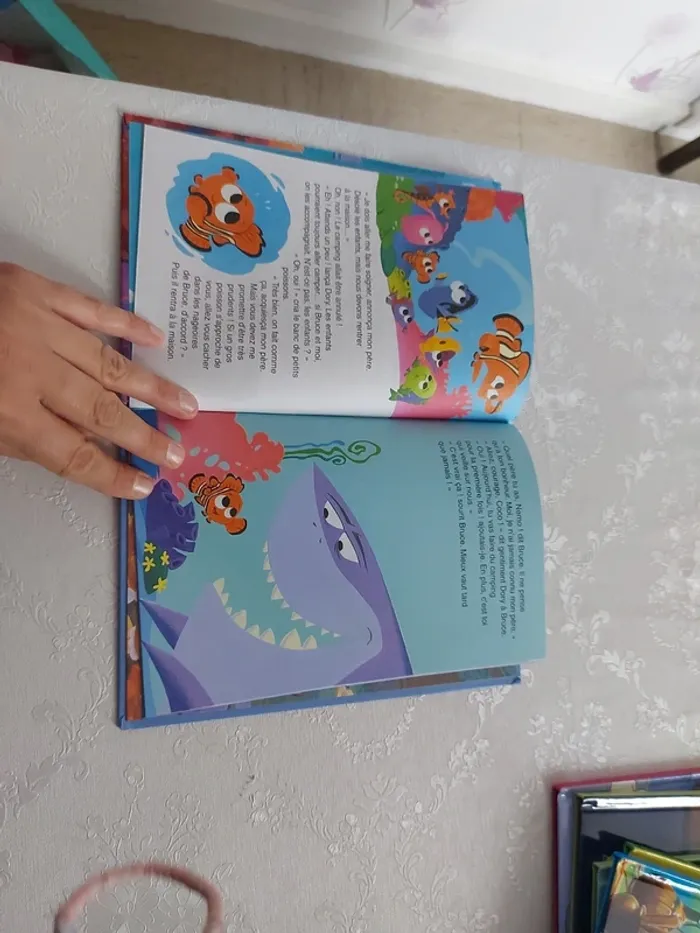Livre Disney Le monde de Nemo Drôles de requin - photo numéro 3