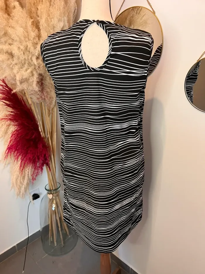 Robe d’été noire et blanche - photo numéro 4