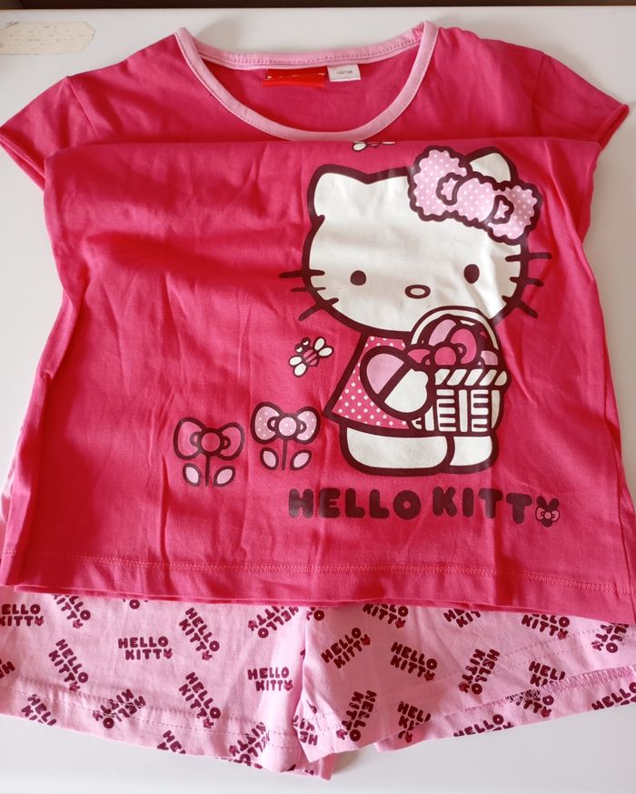 Ensemble short et tee shirt. Pyjama ou autre . 6/8 ans. Coton . Rose . Hello Kitty. État neuf - photo numéro 4