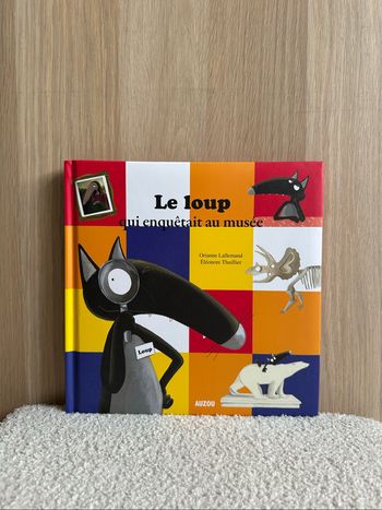 Livre le loup qui enquêtait au musée