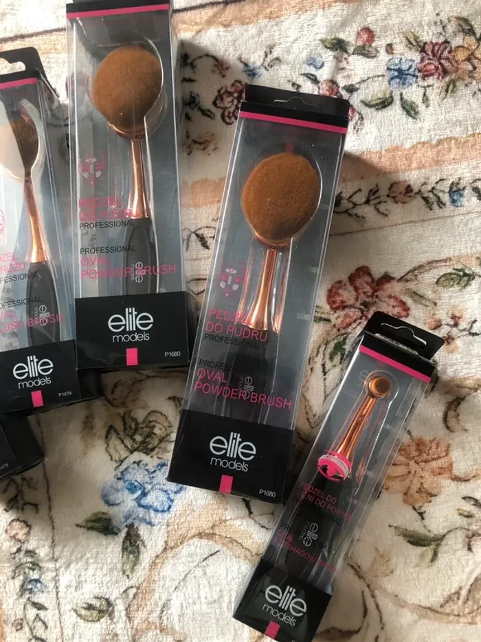 Lot de brosses pinceaux de maquillage neuf dans l’emballage - photo numéro 4