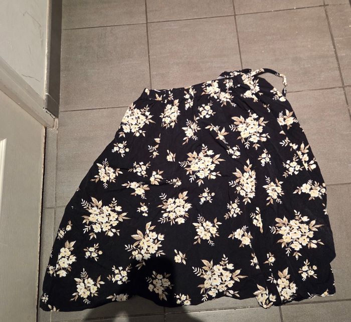 Jupe portefeuille noir a fleur vintage - photo numéro 4