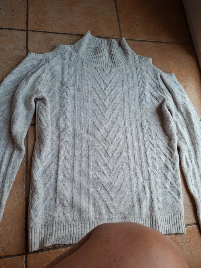 Pull épaules dénudées - photo numéro 2