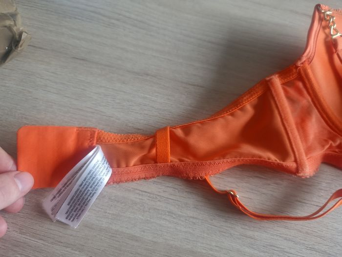 Soutien-gorge orange Primark - Taille 90B -
Neuf jamais porté - photo numéro 6