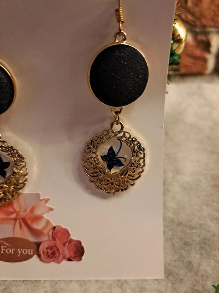 Boucles d'oreilles pendante noir doré - photo numéro 4