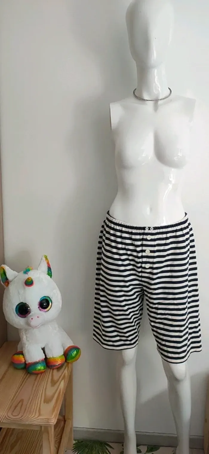 Short marin, 50% coton, épais et de qualité