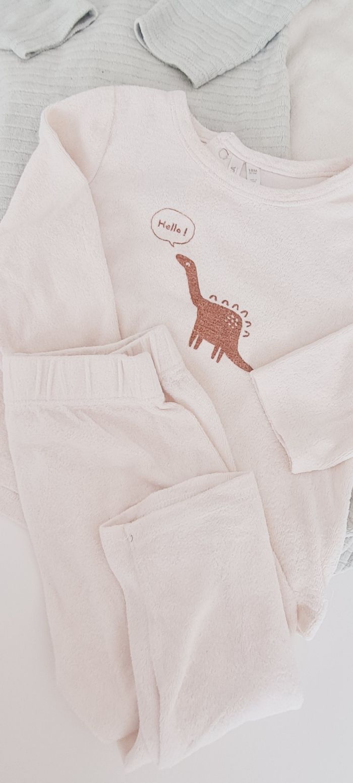 Lot 5 pyjamas velours 6mois - photo numéro 7