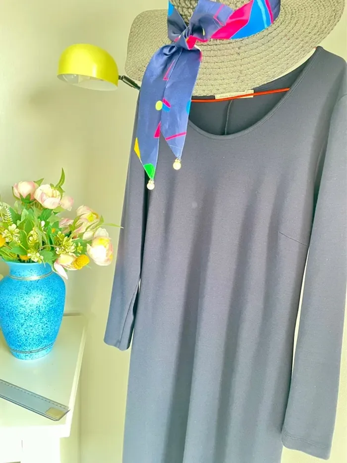 La robe bleue foncée - photo numéro 8