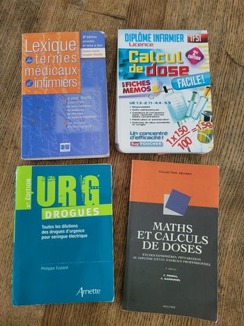Lot de 4 livres école d'infirmière