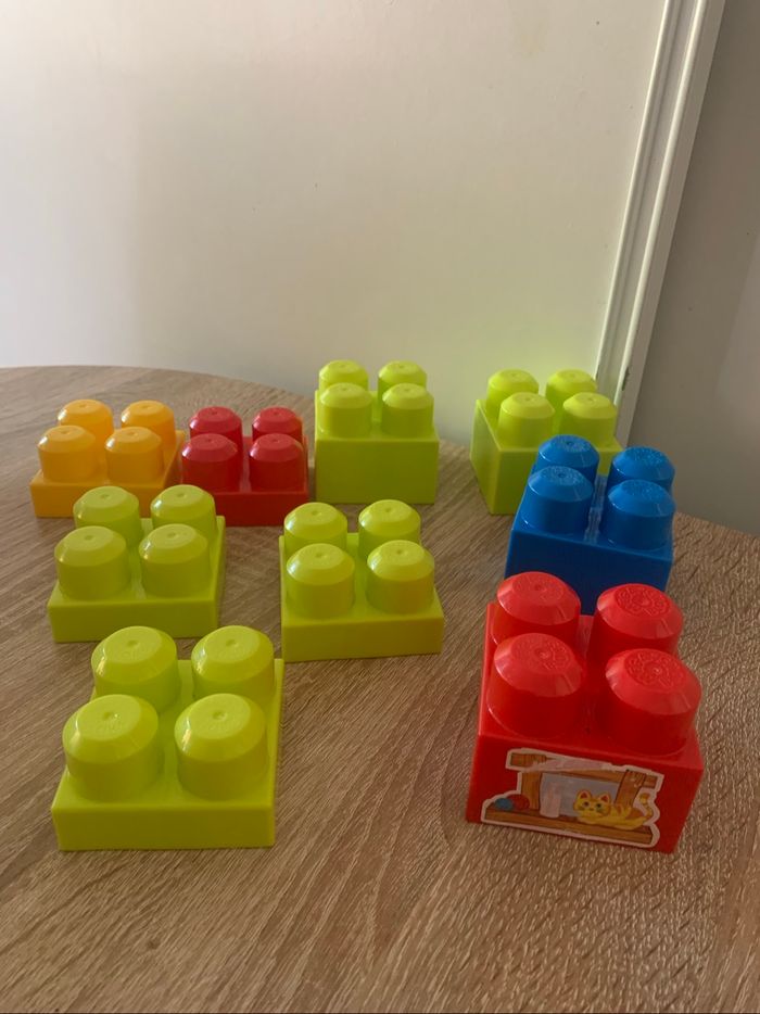 148 pièces de construction Méga Bloks + 2  véhicules + 1 personnage - photo numéro 3