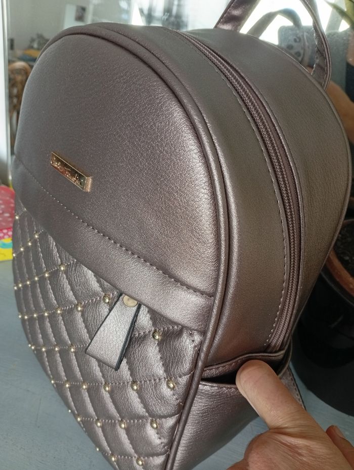 Sac à dos avec rivets. Carla Faustine - photo numéro 5