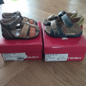 Paires de chaussures été Kickers T18 ou T20 en cuir