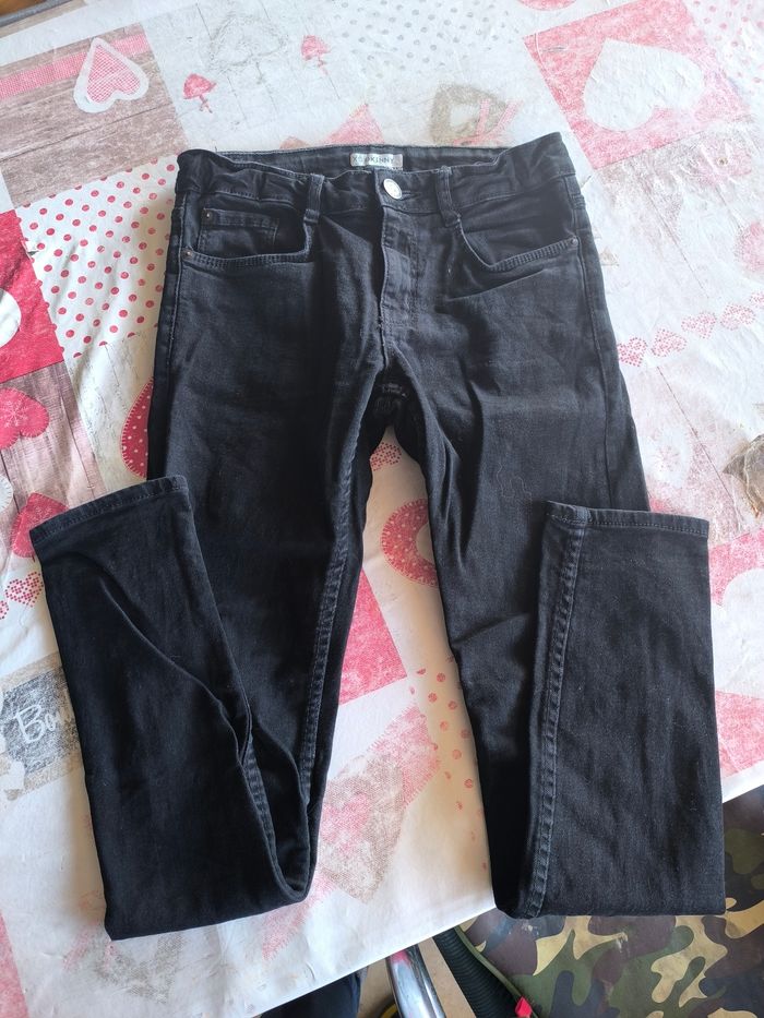 Lot 2 jeans et un 1 tee shirt - photo numéro 2