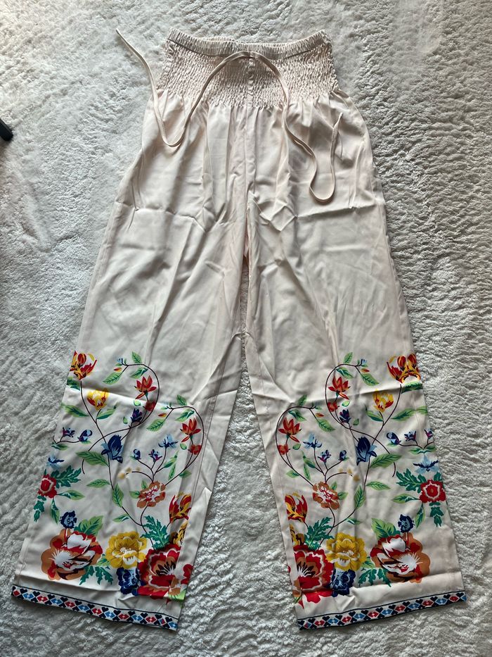 Pantalon fluide à fleurs