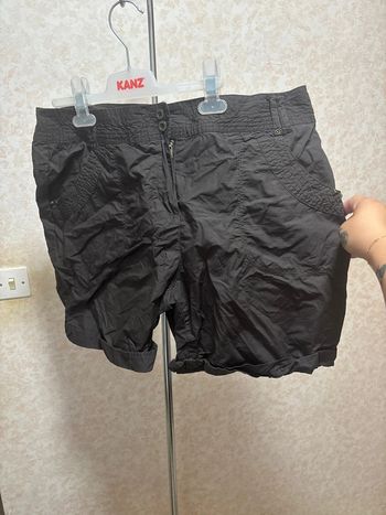 Short taille 46 marque Clara vitti