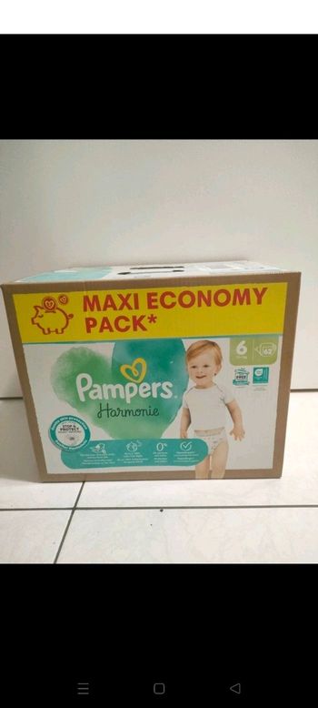 62 couches Pampers taille 6 harmonie