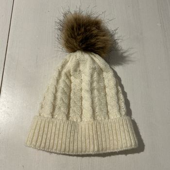 Bonnet beige pompon