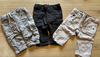 Lot de 3 jeans taille 1 mois 