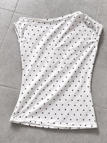 Haut blanc à pois noir